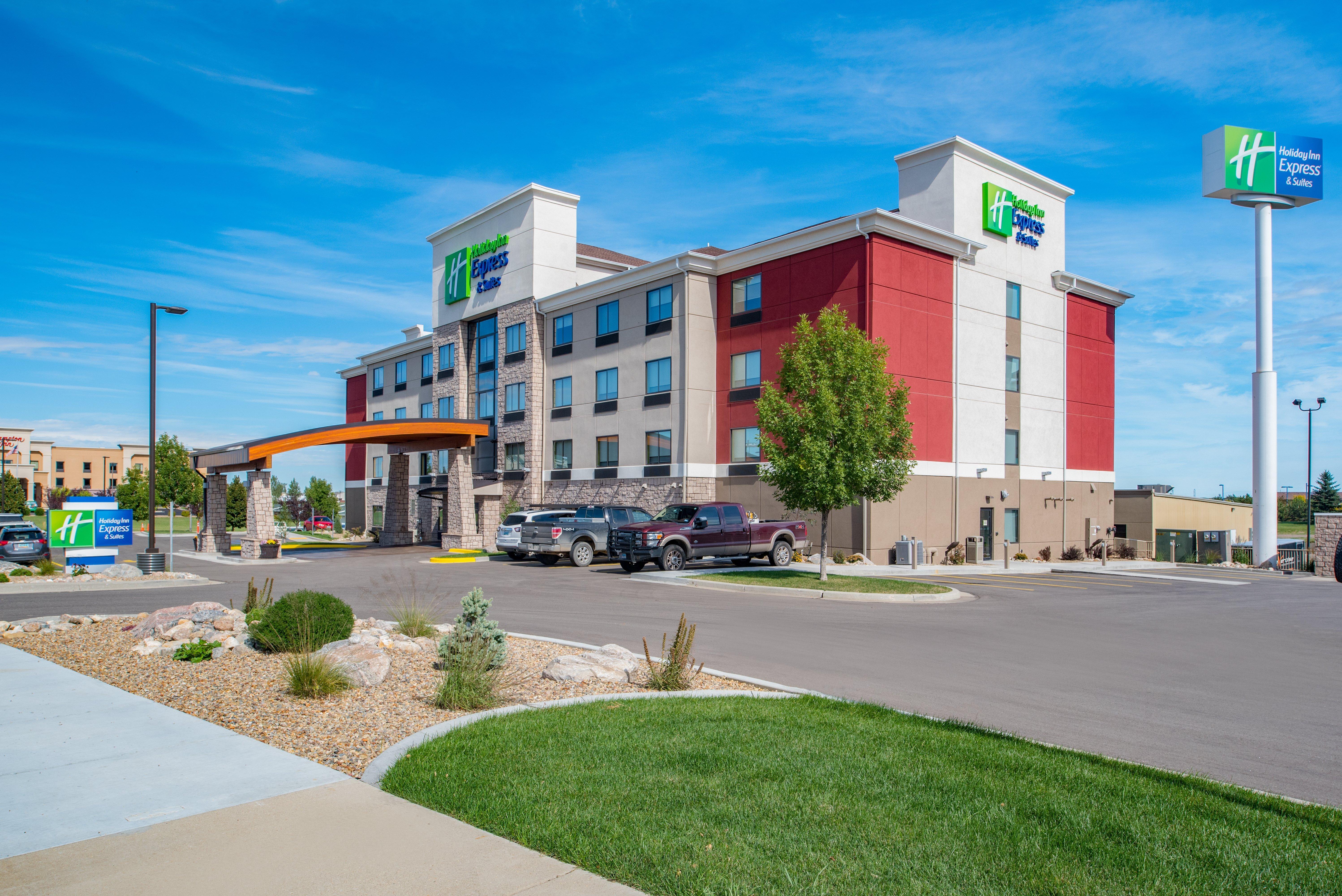 Holiday Inn Express Hotel & Suites Bismarck By Ihg Exterior foto