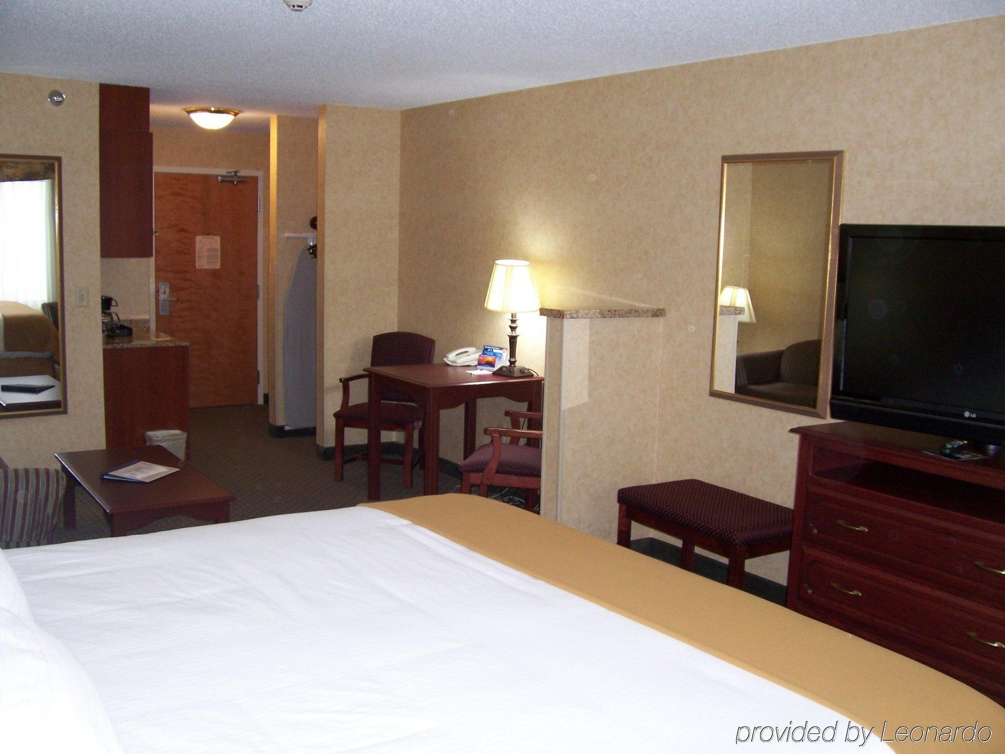 Holiday Inn Express Hotel & Suites Bismarck By Ihg Quarto foto