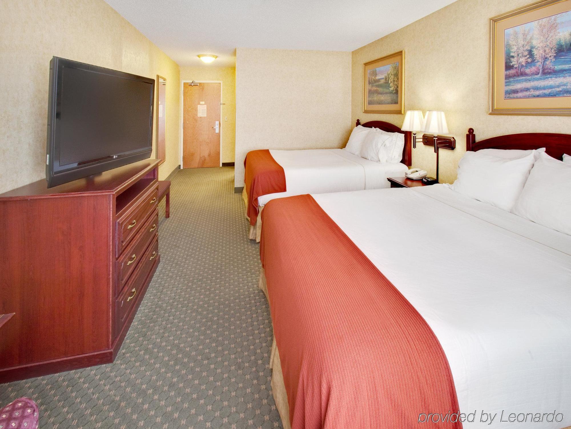 Holiday Inn Express Hotel & Suites Bismarck By Ihg Quarto foto