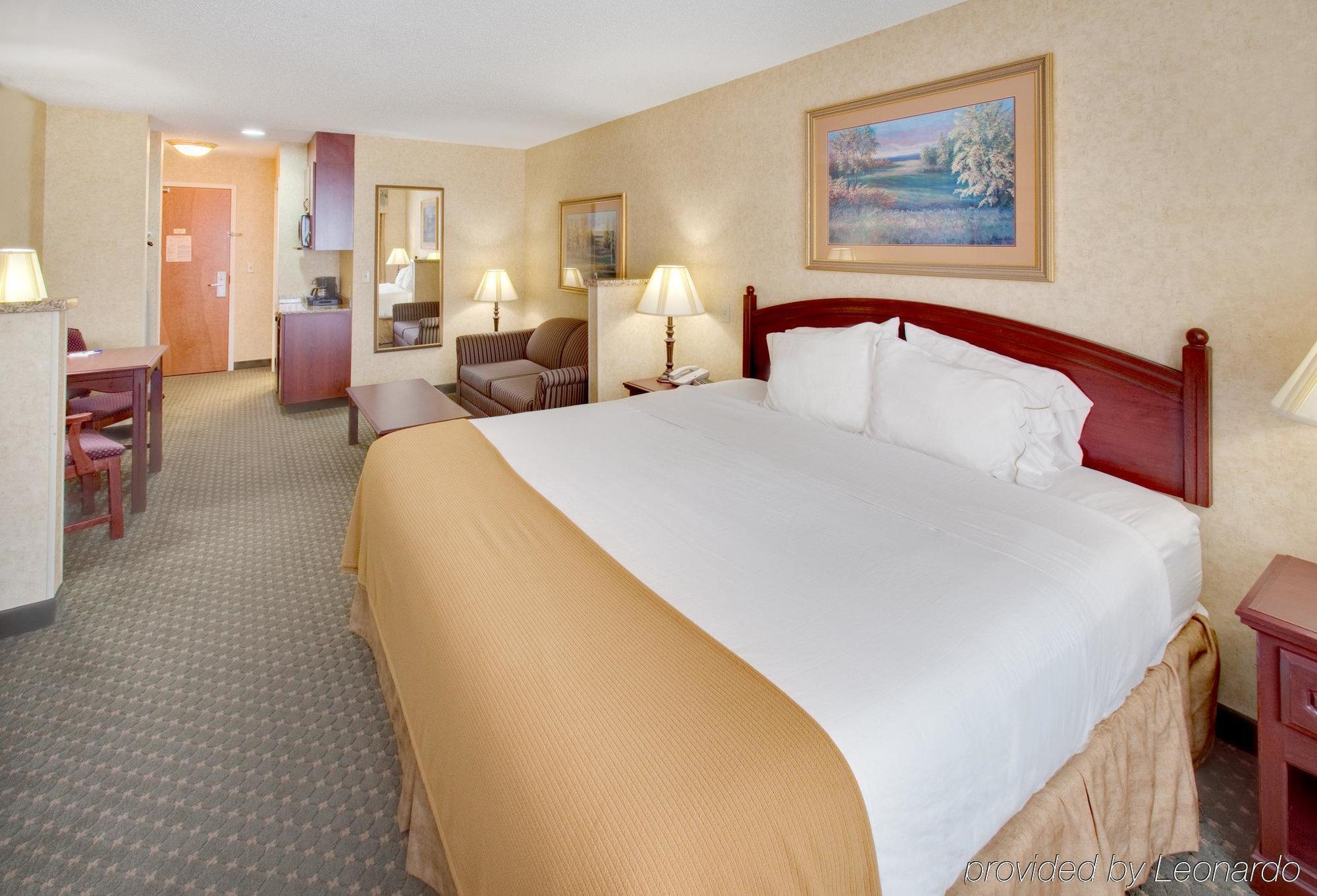Holiday Inn Express Hotel & Suites Bismarck By Ihg Quarto foto