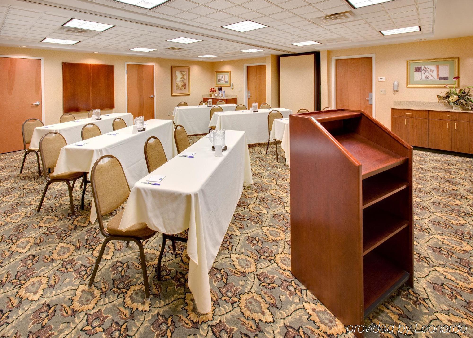 Holiday Inn Express Hotel & Suites Bismarck By Ihg Instalações foto