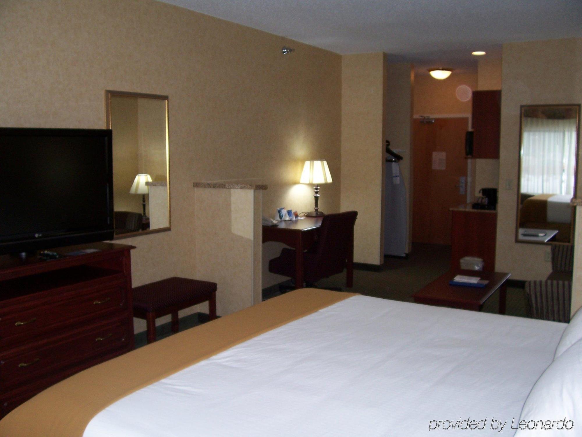 Holiday Inn Express Hotel & Suites Bismarck By Ihg Quarto foto