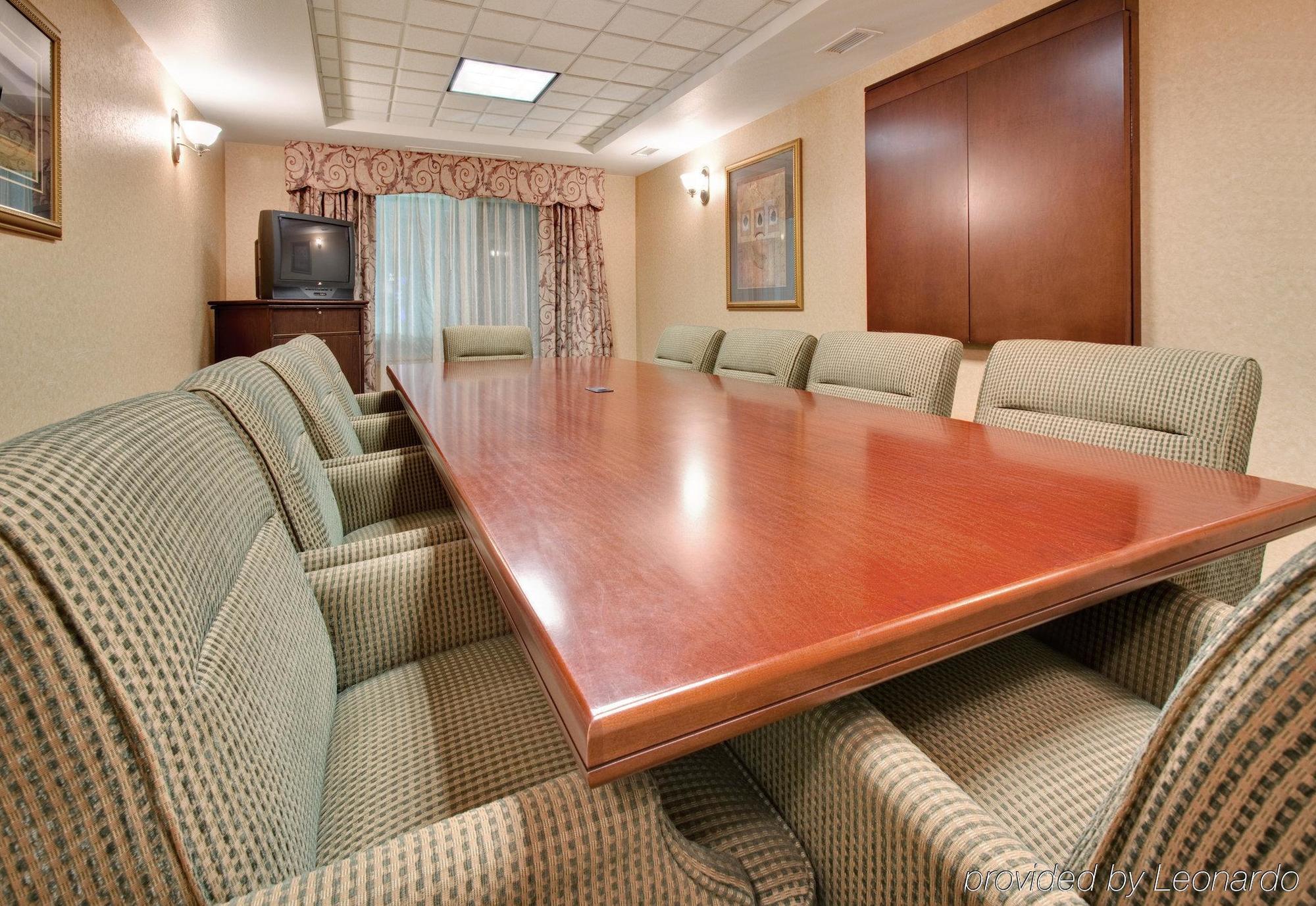 Holiday Inn Express Hotel & Suites Bismarck By Ihg Instalações foto