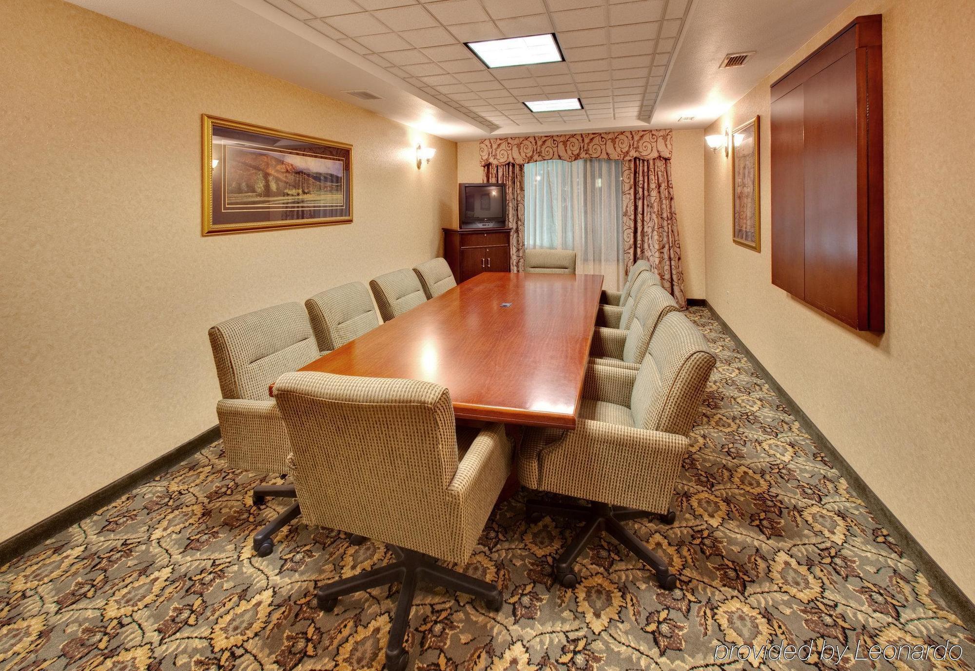 Holiday Inn Express Hotel & Suites Bismarck By Ihg Instalações foto